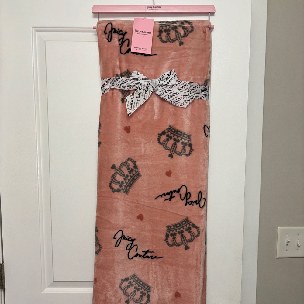 NEW VIRAL Juicy Couture Plush Throw Blanket NWT